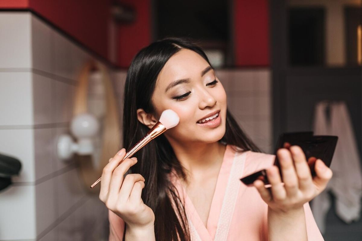 6 Kesalahan Makeup yang Sering Dilakukan Pemula