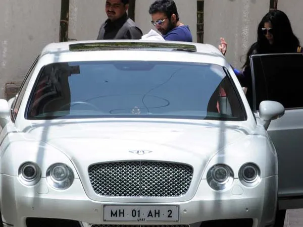 7 Artis Bollywood dengan Koleksi Mobil Mewah